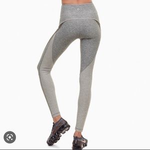 Aritzia Yannick Leggings